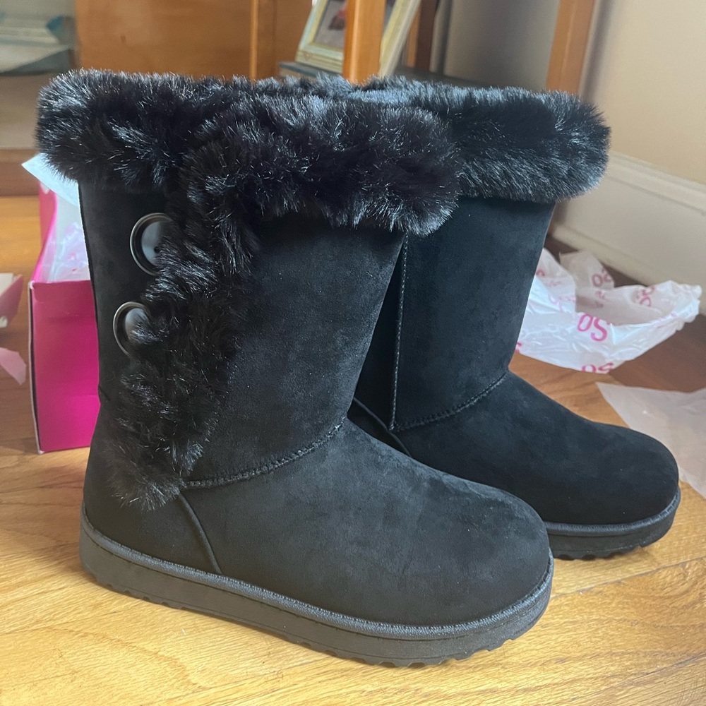 So New Women’s black booties size 6.5